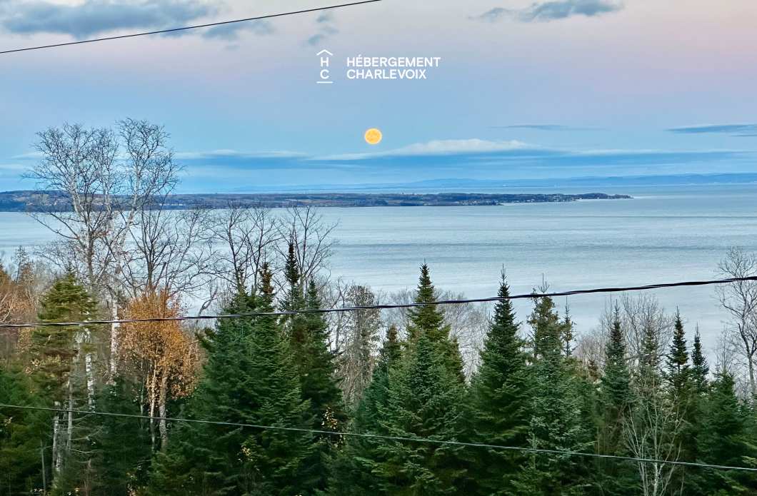 AUB-150 - Vue majestueuse sur le fleuve et le massif de Charlevoix